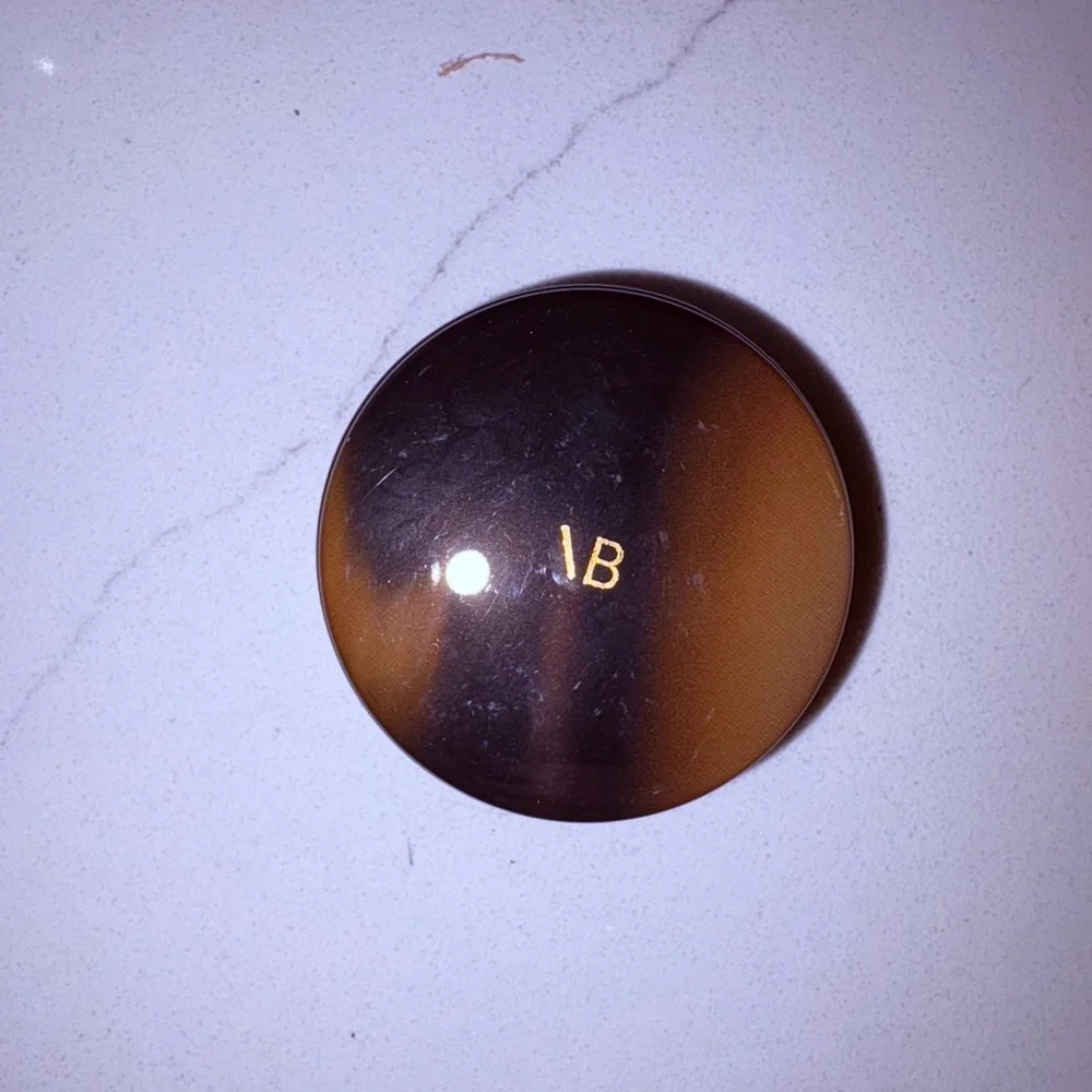 Victoria Beckham Lid Lustre Shimmering Eyeshadow Pot